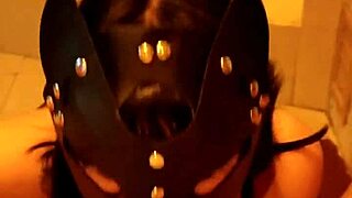 tocandose un poquito m�s