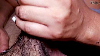 Le chupo el pene a mi pequeño hermanastro tiene la verga pequeña 😏