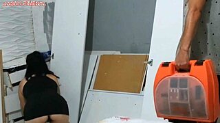 amadora seduces the repairman and pays with her tight body