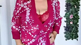 gostosa flashes ass outdoors