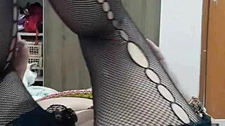 10 Minutes in One Position: Blonde Milf Shows Big Natural Tits and Pussy Lips