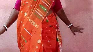 Saree Wearing Chubby Indian Babe