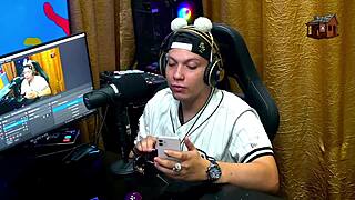 Wow, Latina Luuh Barbosa strips on podcast with Ruan! 😜