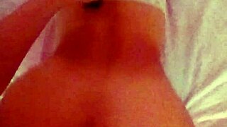 Mi compañera de cuarto recibe delicioso sexo de perrito muy nuevo 😍