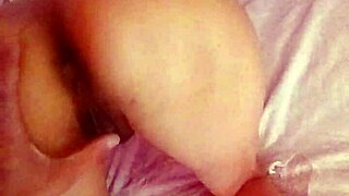 Mi compañera de cuarto recibe delicioso sexo de perrito muy nuevo 😍