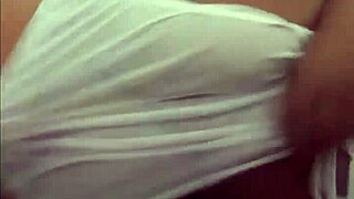 Gadis brazil gempal telanjang tunjuk punggung besar