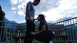 se la chupo al desconocido en la monta�a