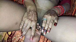 Mladá 18+ černá kráska zkoumá anál creampie noc