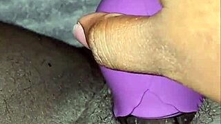 watch this ebony bbw squirt from pussy play?