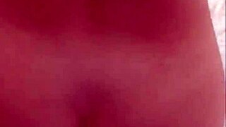 Horny Milf Mala Dvojka Masturbates Her Shaved Pussy Solo