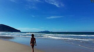 i flash my big tits on the beach