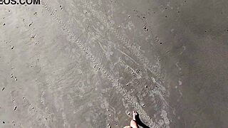 i flash my big tits on the beach