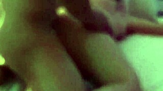 la nueva hermanastra se folla a escondidas a su hermanastro mientras su mama no esta en casa