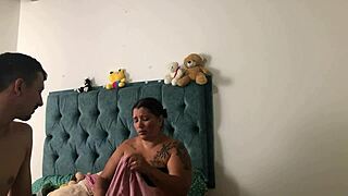 prima sendo infiel, transando em casa na posição vaqueira louca