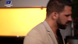 Elle Prépare Une Surprise Coquine À Son Mari Pour La Remercier Il Va Bien La Démonter