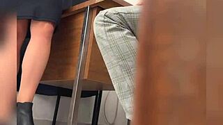 Me masturbo en la cara de mi cuñada y se traga toda mi leche