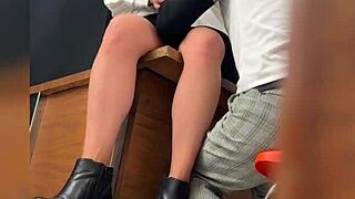 Me masturbo en la cara de mi cuñada y se traga toda mi leche