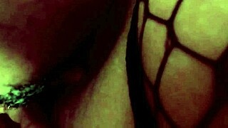 la mujer de mi amigo viene a mi casa es una viciosa del sexo