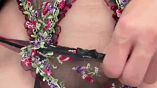 真面目そうな制服女子に恥ずかしい下着を着て鈴クリトリスとアナル調教 😳