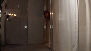 Gadis Jepun flashy naik batang dalam seks cosplay