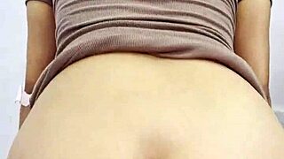 Me encanta poner a mi novia de espaldas para ver su culo rebotar