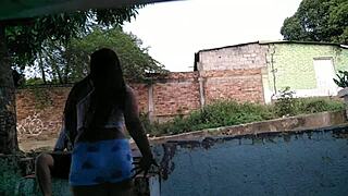 Voy En Busca De La Vecina Para Mantenimiento De Tuberías