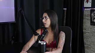 morena e loira gostosa ficam peladas e tem a buceta chupada depois dela contar que começou por influência de amigos fez ensaio sensual - luciana picchi sheer red