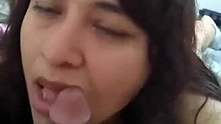 Aurora Estelar gives luxury oral to Hunter 666 with hot milk for breakfast