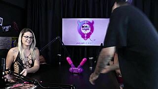 morena e loira gostosa ficam peladas e tem a buceta chupada depois dela contar que começou por influência de amigos fez ensaio sensual - luciana picchi sheer red