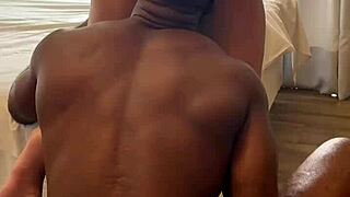 descendo pra pegar ifood e vizinho me chama pra fuder 😏