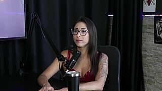 morena e loira gostosa ficam peladas e tem a buceta chupada depois dela contar que começou por influência de amigos fez ensaio sensual - luciana picchi sheer red