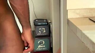 descendo pra pegar ifood e vizinho me chama pra fuder 😏