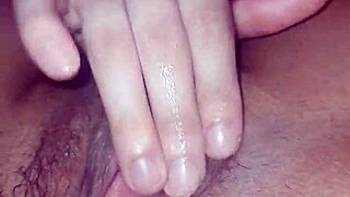 hermoso latina pussy squirts nicely craving a tongue lick