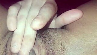 hermoso latina pussy squirts nicely craving a tongue lick