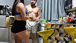 Latina Flashes Big Pussy For Delivery Guy