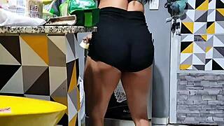 Latina Flashes Big Pussy For Delivery Guy