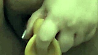 house wife enjoys great time cumming 😍