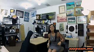 Amateur bitch pawns her pussy and banged by pawn dude