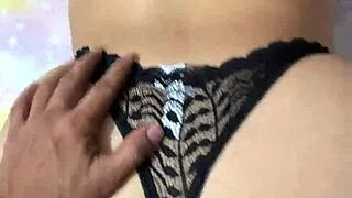 I meet a mature woman with good buttocks on the bus she likes young ones and invites me home