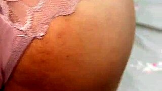 anh ấy vội chịch em không kịp cởi quần