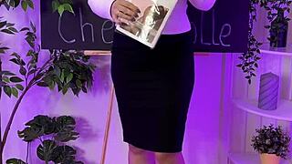 Sisi Looks At Pantyhose In Nylon Club