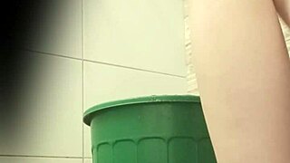 Argentina shaves her pussy in the shower