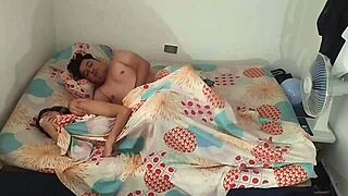 Abriendo el hueco vaginal a mi amante venezolana, es una zorra.