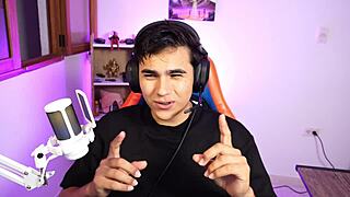 We are the Colombian latina pornstar couple creampieing in our first POV stream!