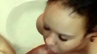 novinha safada dando a bucetinha gostoso no motel gozou gostoso e pediu pra meter com força e eu claro atendi o que a puta submissa me pediu