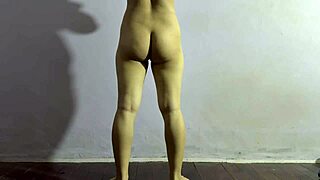 fine ass amateur girl does workout at home