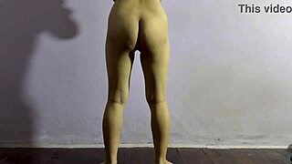 fine ass amateur girl does workout at home