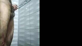 Tucacheritocacheron - Mientras Que Espero En La Ducha A Mi Vecina Me Masturbo