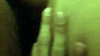 i give a cumshot on my wife's pussy while we fuck as amateurs