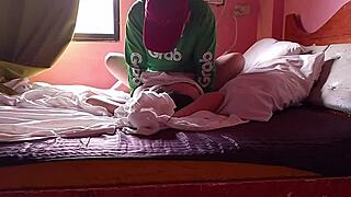 asian amateur gets creampied in doggystyle at sogo motel by grab driver